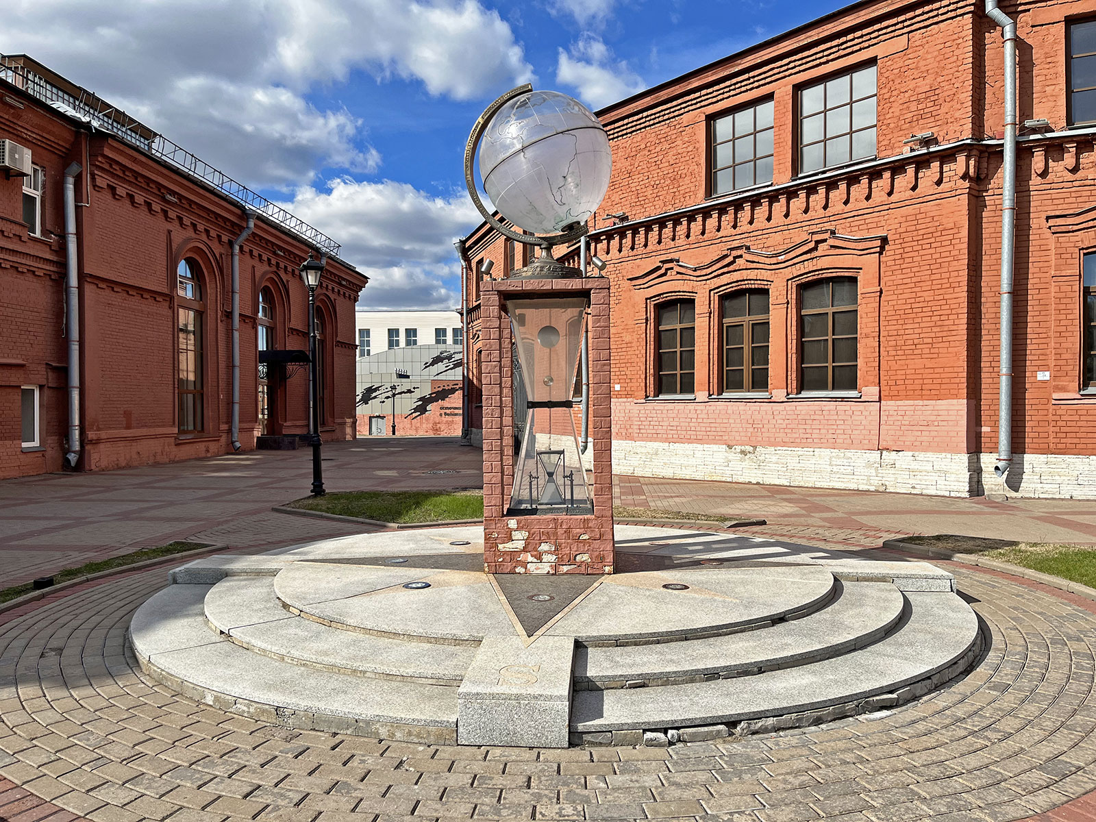 Инсталляция «Глобус», музейный комплекс «Вселенная Воды» в Санкт-Петербурге