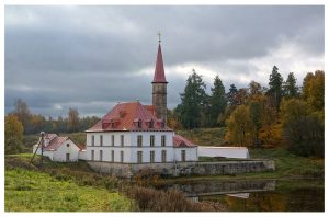 Приоратский замок в гатчине фото