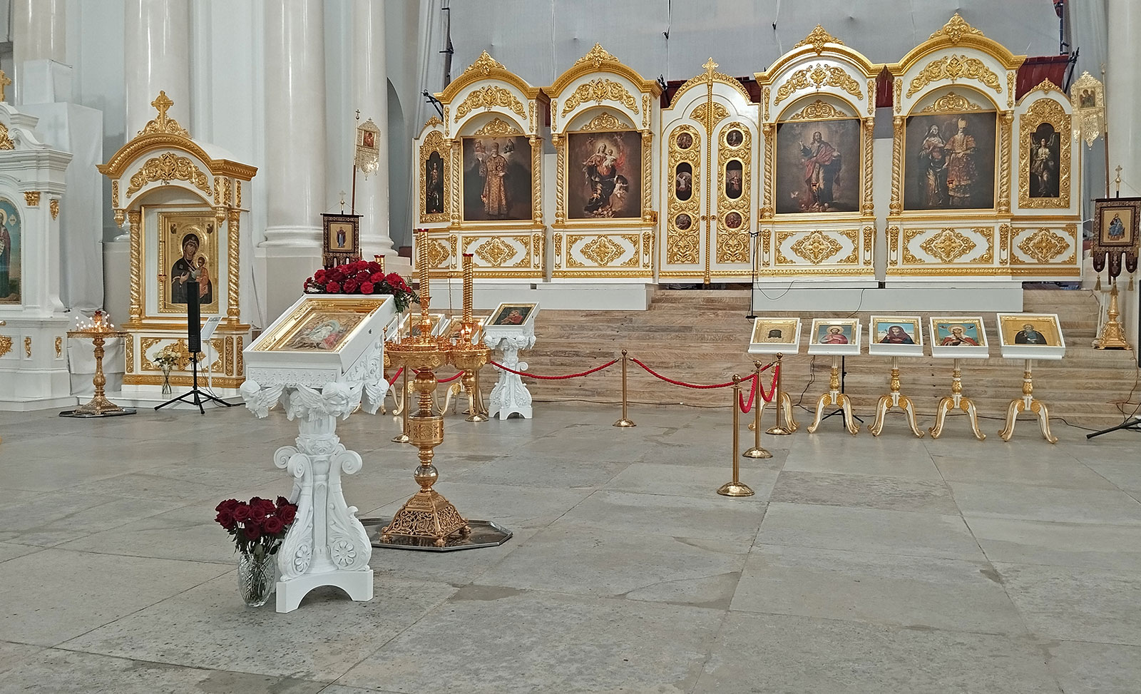 Иконостас Смольного собора в Санкт-Петербурге