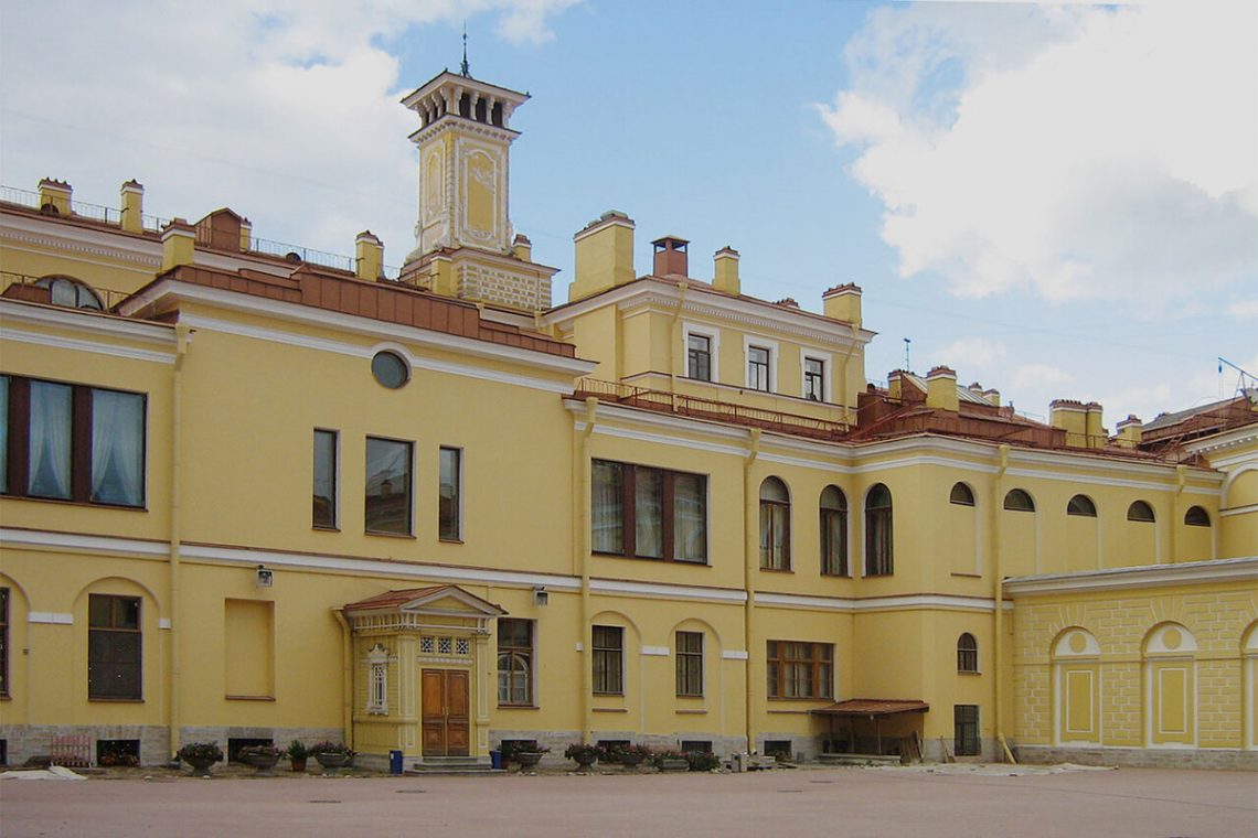 Двор Юсуповского дворца