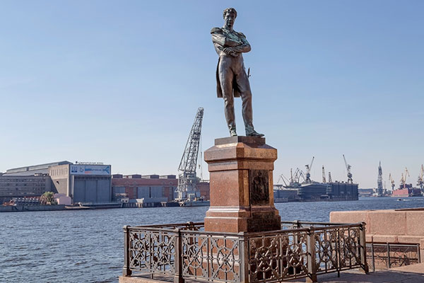 Памятник И.Ф. Крузенштерну на Васильевском острове в Санкт-Петербурге