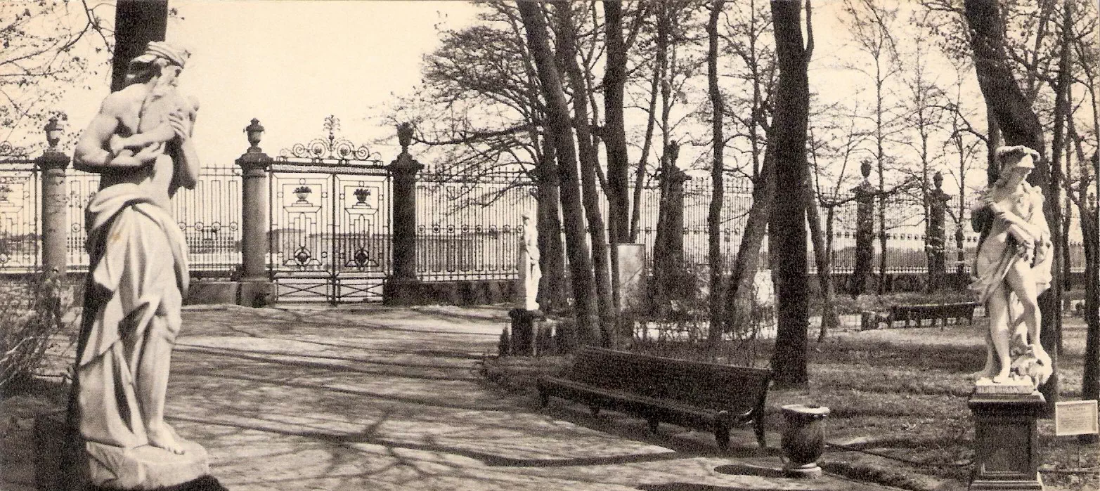 Летний сад, фотография Г. Савина, входит в комплект открыток «Набережные Невы» (изд. «Советский художник», Ленинград, 1967), 1965-1966 гг.