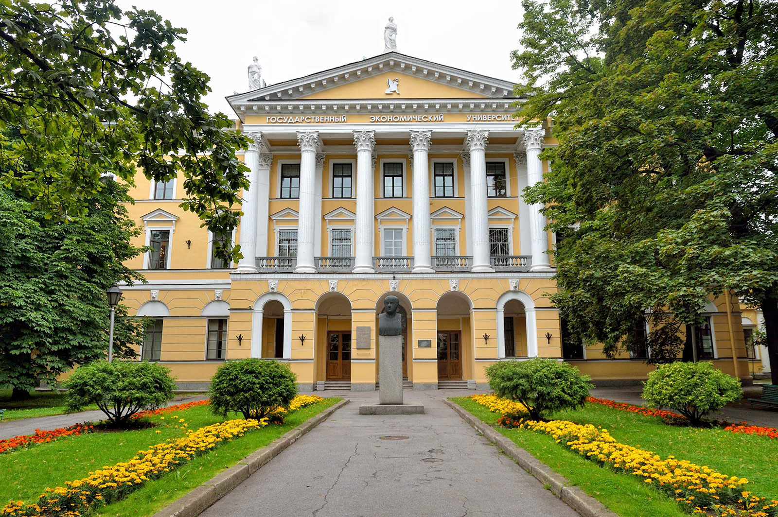 Здание Ассигнационного банка в Санкт-Петербурге