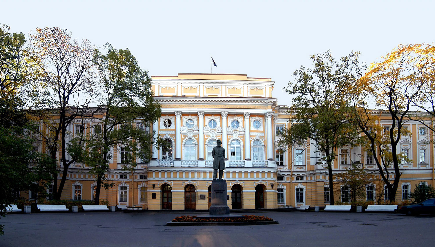 Дворец Разумовского в Санкт-Петербурге