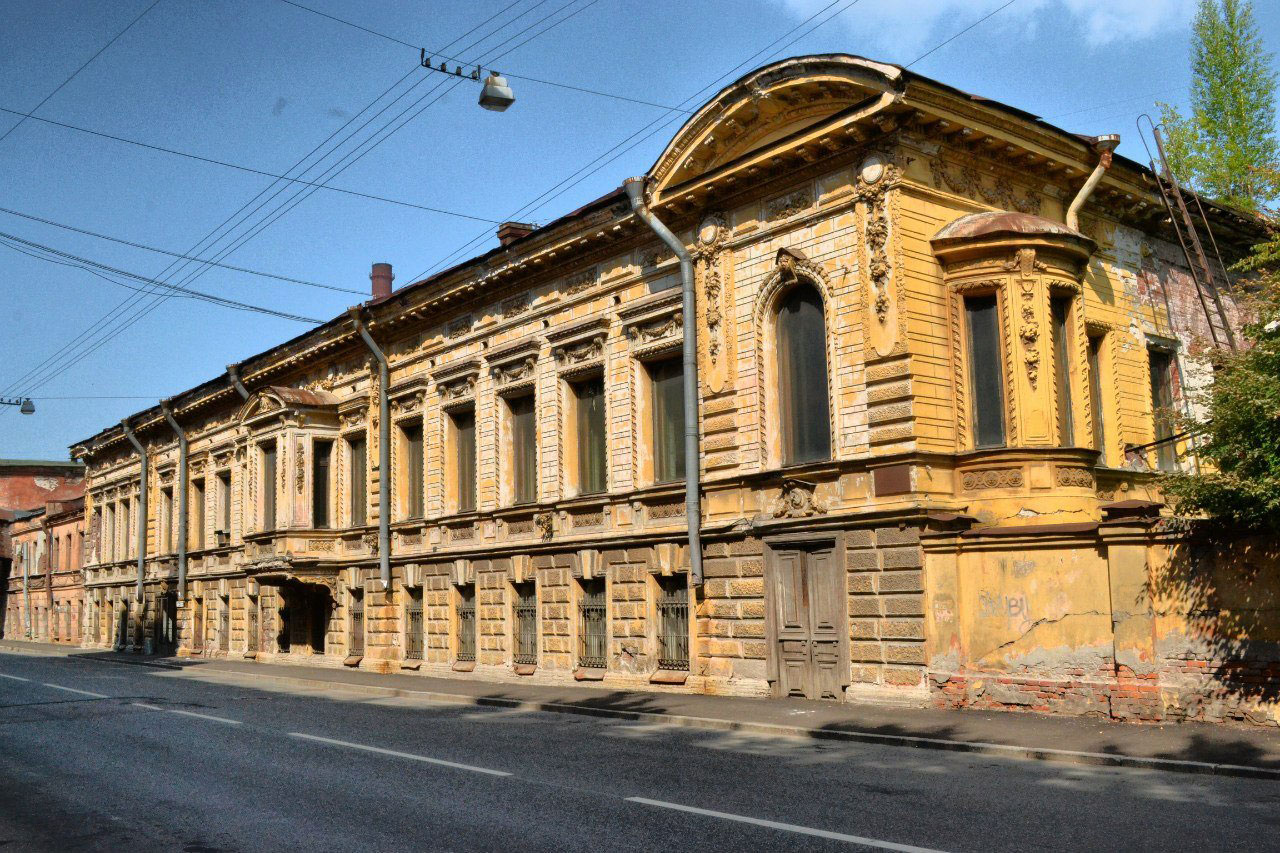 Главный фасад особняка Брусницыных в Санкт-Петербурге